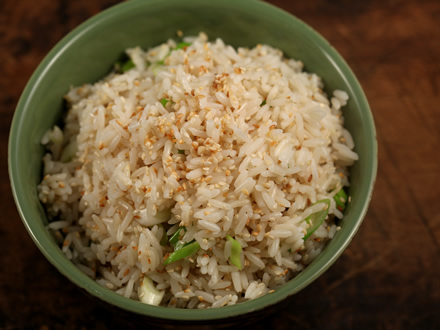 Quick and Nutritious Sesame Rice with Spring Onions