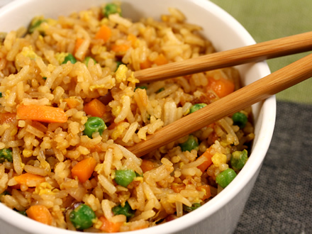 Delicious Fried Rice with Vegetables and Eggs – Perfect for Using Leftover Rice