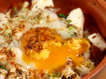 Cozy Breakfast in Bed: Baked Egg with Feta and Tomatoes
