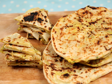 Authentic Indian Paneer Kulcha Recipe – Soft Stuffed Flatbread with Spiced Cheese Filling